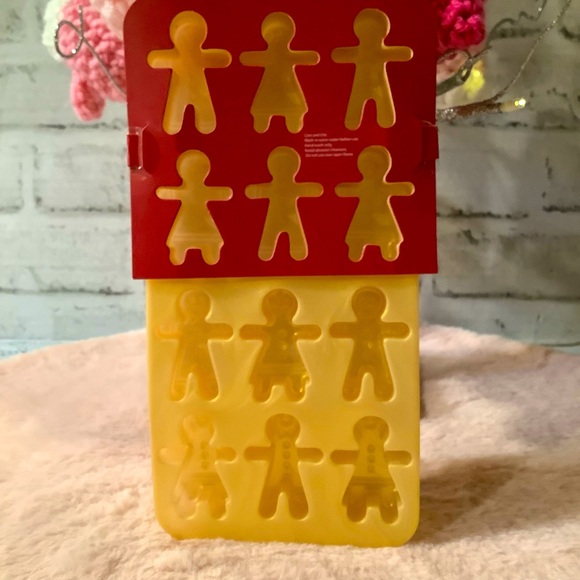 CWC 2 Pk. Gingerbread Men & Women Silicone Ice Mold - Picture 3 of 3